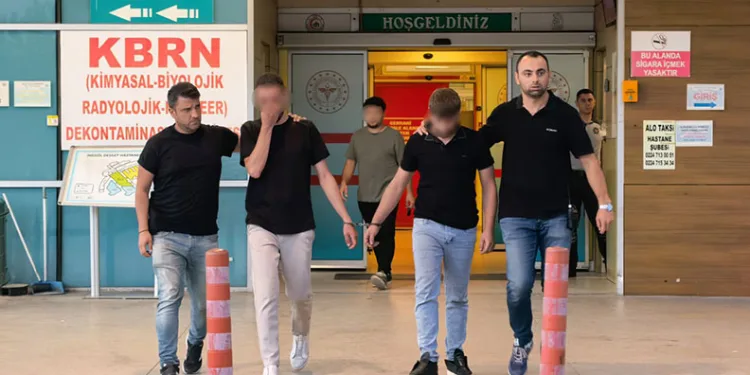 Bursa’da yaşlı kadını dolandıran çete yakalandı