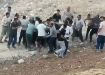 Gaziantep’te araçla kalabalığın arasına daldı