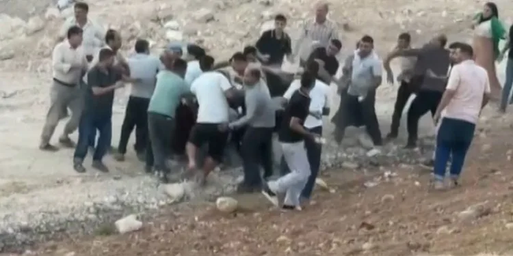Gaziantep’te araçla kalabalığın arasına daldı