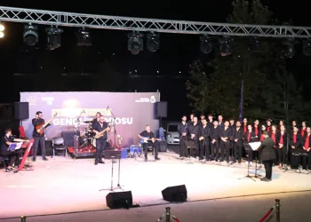 Kurtuluş coşkusu gençlik korosu konseriyle Yeniceköy’e taşındı