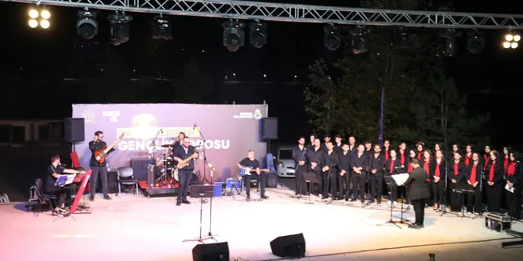 Kurtuluş coşkusu gençlik korosu konseriyle Yeniceköy’e taşındı