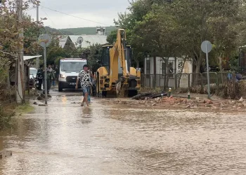 Mudanya’da sağanak sonrası göle döndü