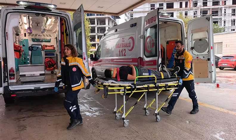 12 yaşındaki çocuk merdiven boşluğuna düştü