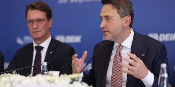 Bakan Bayraktar’dan Almanya’ya çağrı