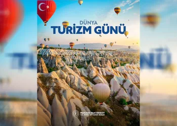 Bakan Ersoy Dünya Turizm Günü’nü Kapadokya görseliyle kutladı