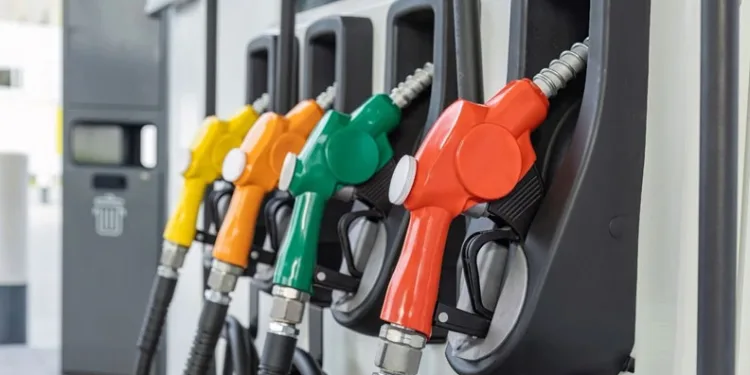 Benzine indirim geliyor: Litre fiyatı düşecek