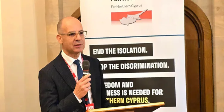 Brüksel’de öğrencilerden eğitim giderleri protestosu