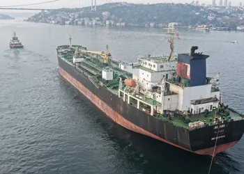 İstanbul Boğazı trafiğe kapatıldı