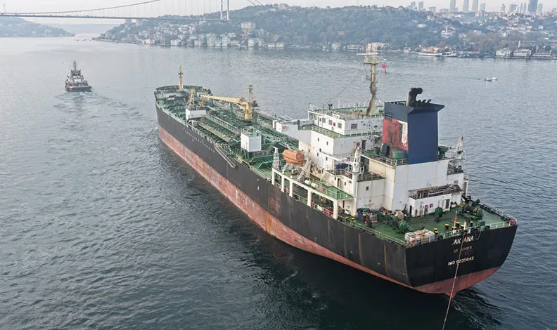 İstanbul Boğazı trafiğe kapatıldı