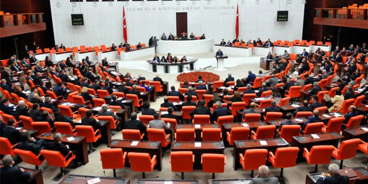 AK Parti fon krizi için 10 maddelik kanun teklifi hazırladı