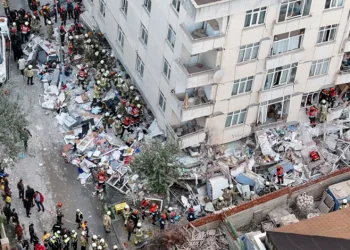 İstanbul’da çöken binada 2 kişi hayatını kaybetti, 2 kişi aranıyor