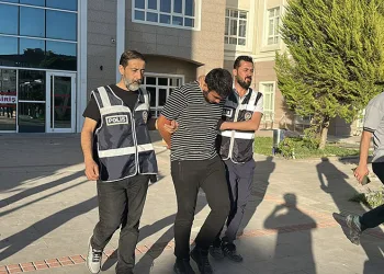 Eskişehir merkezli 5 ildeki fuhuş operasyonunda yakalanan 17 şüpheli adliyeye sevk edildi