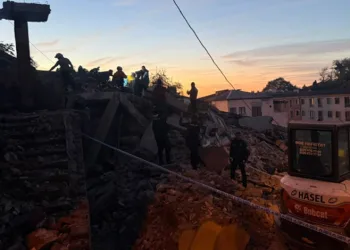 Zonguldak’ta 3 katlı bina çöktü: 1 kişi kurtarıldı