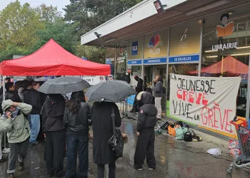 Brüksel’de öğrencilerden eğitim giderleri protestosu
