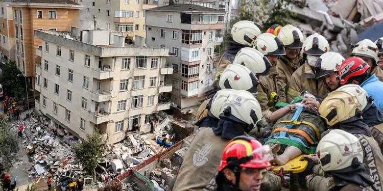Maltepe’de çöken binanın mimarı ve şantiye şefi gözaltında