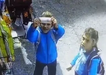 İki öğrencinin örnek davranışını kamera böyle görüntüledi