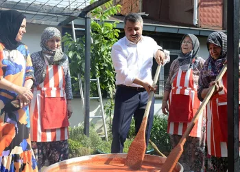 Nilüfer’de sahipsiz hayvanlar için “Umut Ağacı” açıldı