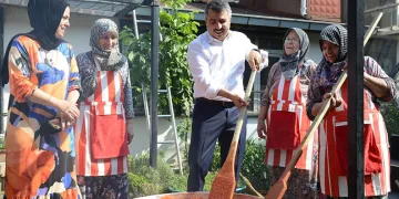 Nilüfer’de sahipsiz hayvanlar için “Umut Ağacı” açıldı