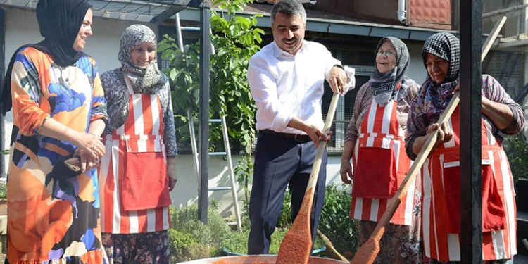 Nilüfer’de sahipsiz hayvanlar için “Umut Ağacı” açıldı