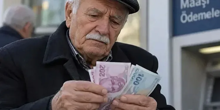 En düşük emekli aylığı asgari ücrete endekslensin teklifi