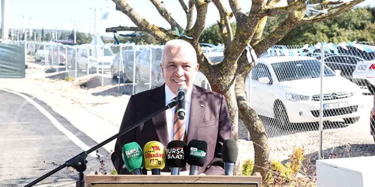 Nilüfer’de sahipsiz hayvanlar için “Umut Ağacı” açıldı