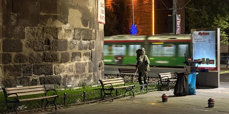 Kayseri’de şüpheli çanta fünye ile patlatıldı