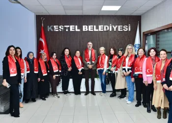 Bursa’nın kadın muhtarlarından Başkan Erol’a anlamlı ziyaret