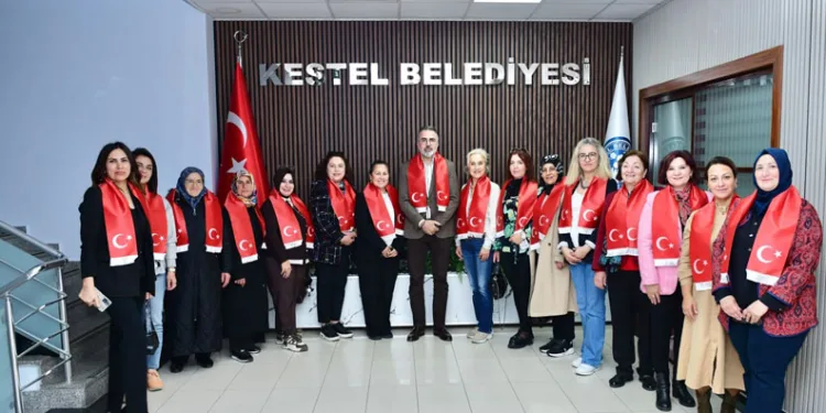Bursa’nın kadın muhtarlarından Başkan Erol’a anlamlı ziyaret