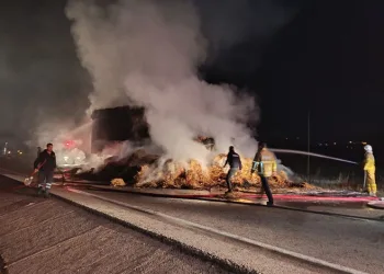 Motosiklet ile hafif ticari araç çarpıştı: 1 yaralı