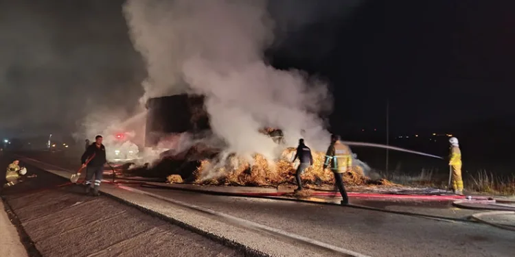 Motosiklet ile hafif ticari araç çarpıştı: 1 yaralı