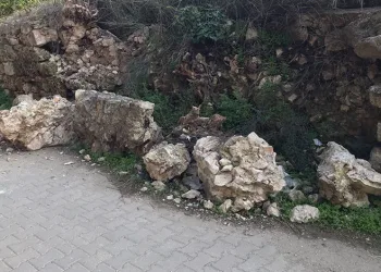 İznik’te 2 bin yıllık su kemeri ilgisizlikten çökmeye başladı