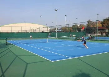Cumhuriyet coşkusu tenis kortlarına taşındı