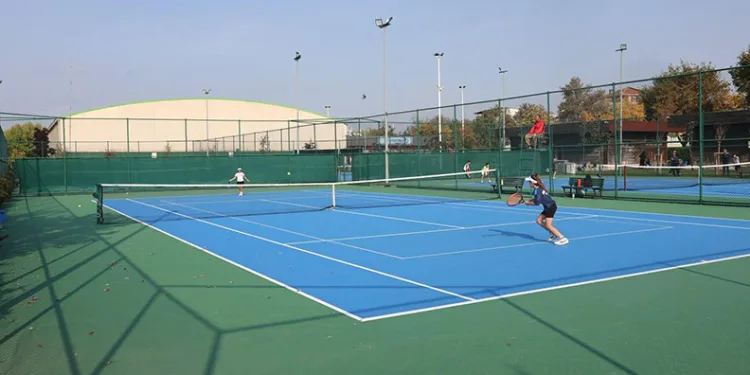 Cumhuriyet coşkusu tenis kortlarına taşındı