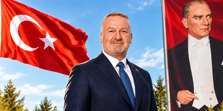 Tır ile kamyonet kafa kafaya çarpıştı: 2 ağır yaralı