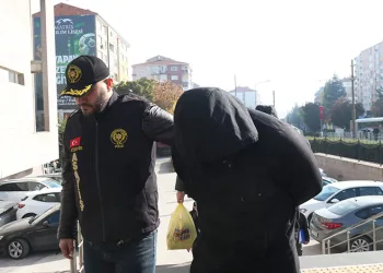 Eskişehir merkezli 5 ildeki fuhuş operasyonunda yakalanan 17 şüpheli adliyeye sevk edildi