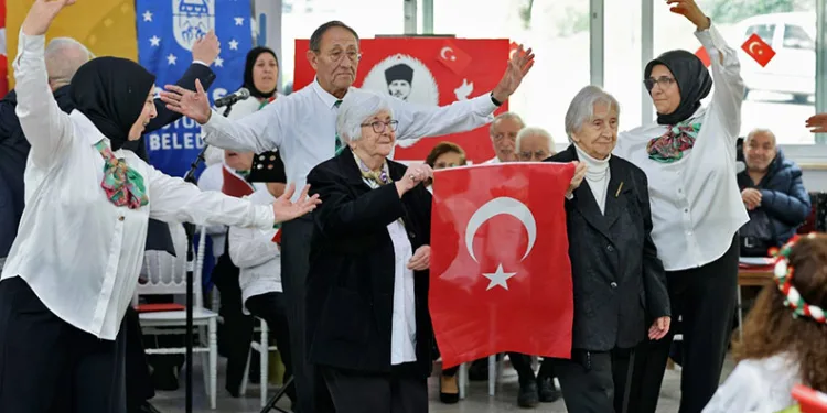 Karnına tel saplanan çocuk yaralandı