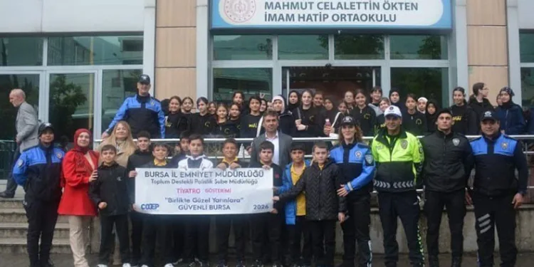 Bursa’da kamyonete çarpan otomobil, 250 metre savrularak takla attı!