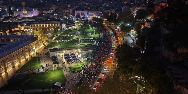 Karnına tel saplanan çocuk yaralandı