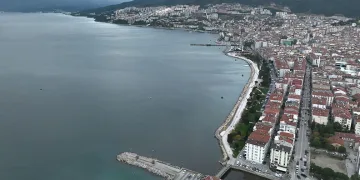 Karacabey-Bandırma yolunda otomobil kanala uçtu: 1 yaralı