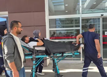 Motosiklet ile hafif ticari araç çarpıştı: 1 yaralı