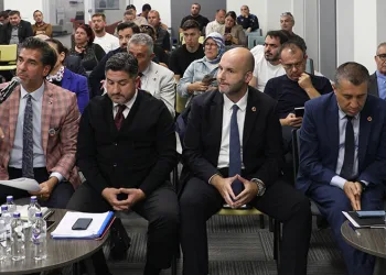 Uludağ’da aç kalan ayı yemek aradı