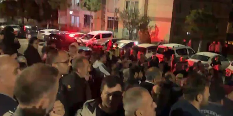 Uludağ’da aç kalan ayı yemek aradı