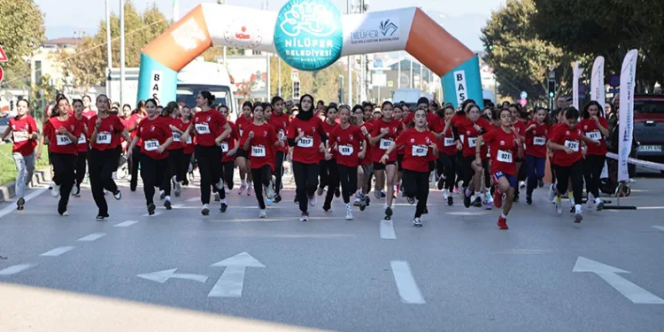 Nilüfer’de bin 749 öğrenci Cumhuriyet için koştu
