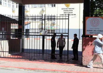 KPSS sınavı yapılan okulda kilitli kalan vatandaş kurtarıldı