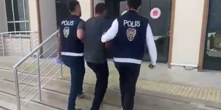 KPSS sınavı yapılan okulda kilitli kalan vatandaş kurtarıldı