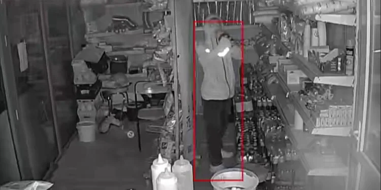 KPSS sınavı yapılan okulda kilitli kalan vatandaş kurtarıldı