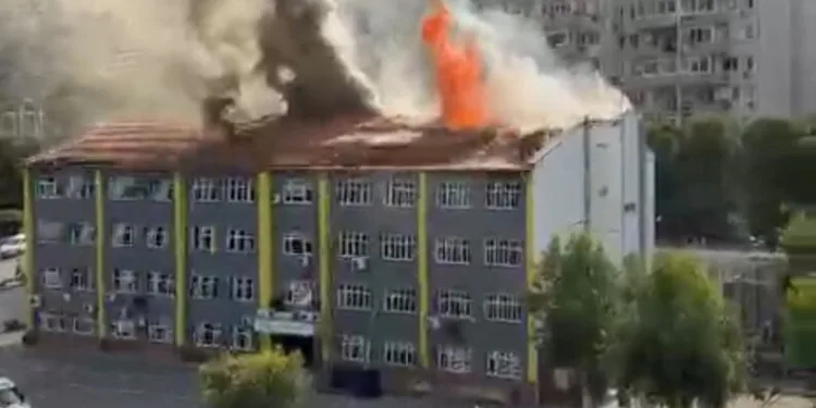 KPSS sınavı yapılan okulda kilitli kalan vatandaş kurtarıldı