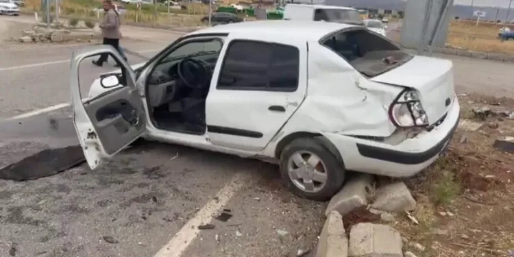 İki otomobil kafa kafaya çarpıştı: 5 yaralı