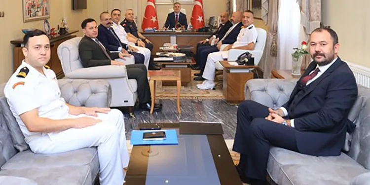 İki otomobil kafa kafaya çarpıştı: 5 yaralı