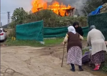 İki otomobil kafa kafaya çarpıştı: 5 yaralı